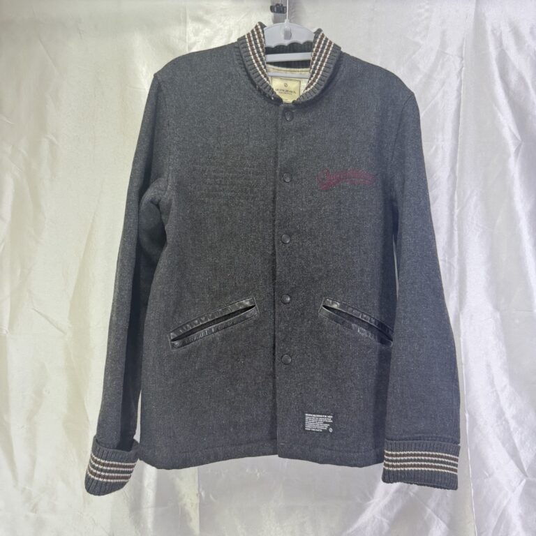 QUENCHLOUD スタジャン ウール混 刺繍ロゴ グレー 