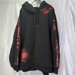 スタッズ×ペイント デザイン プルオーバーパーカー